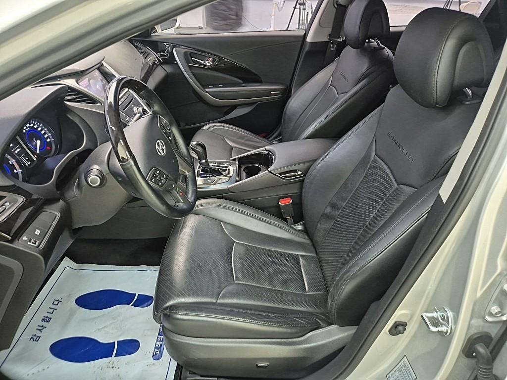 HYUNDAI Grandeur - Vista 11