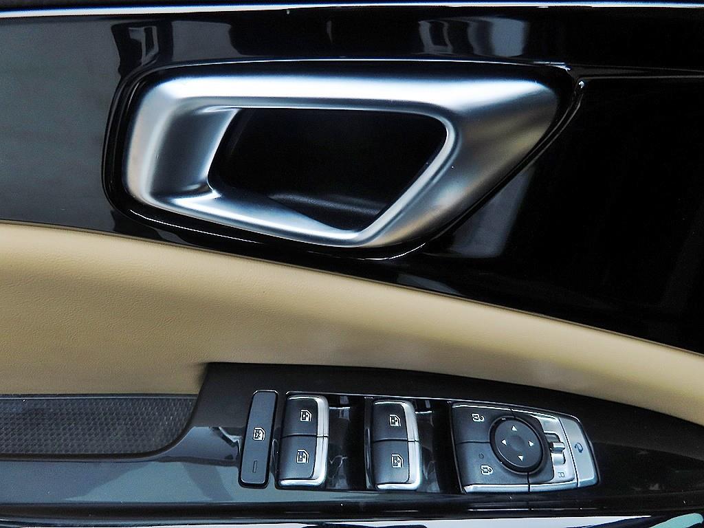 KIA Carnival - Vista 11