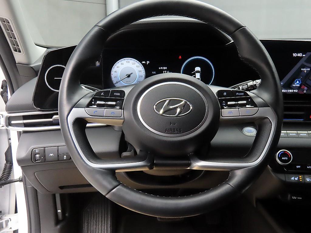 HYUNDAI Avante - Vista 9