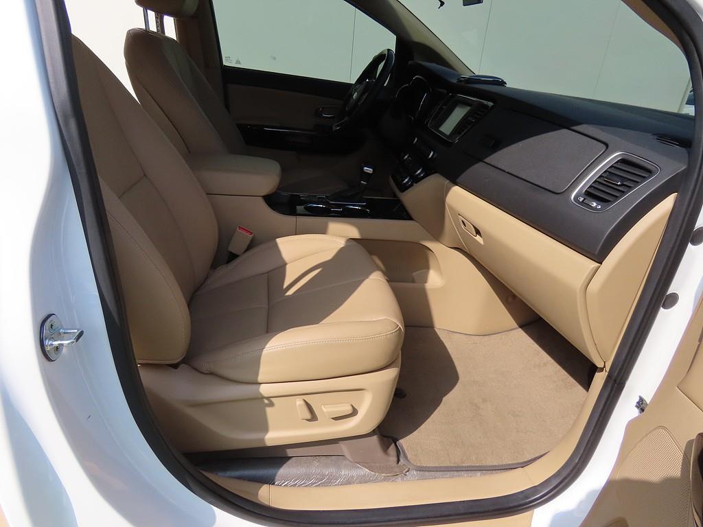 KIA Carnival - Vista 8