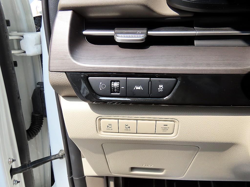 KIA Carnival - Vista 12