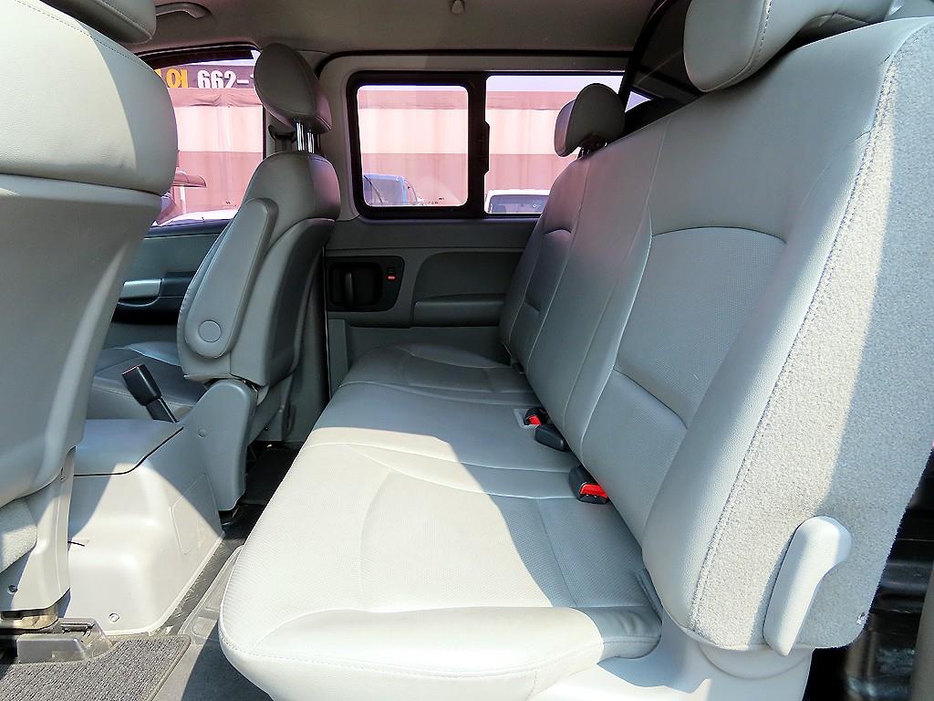 HYUNDAI Starex - Vista 7