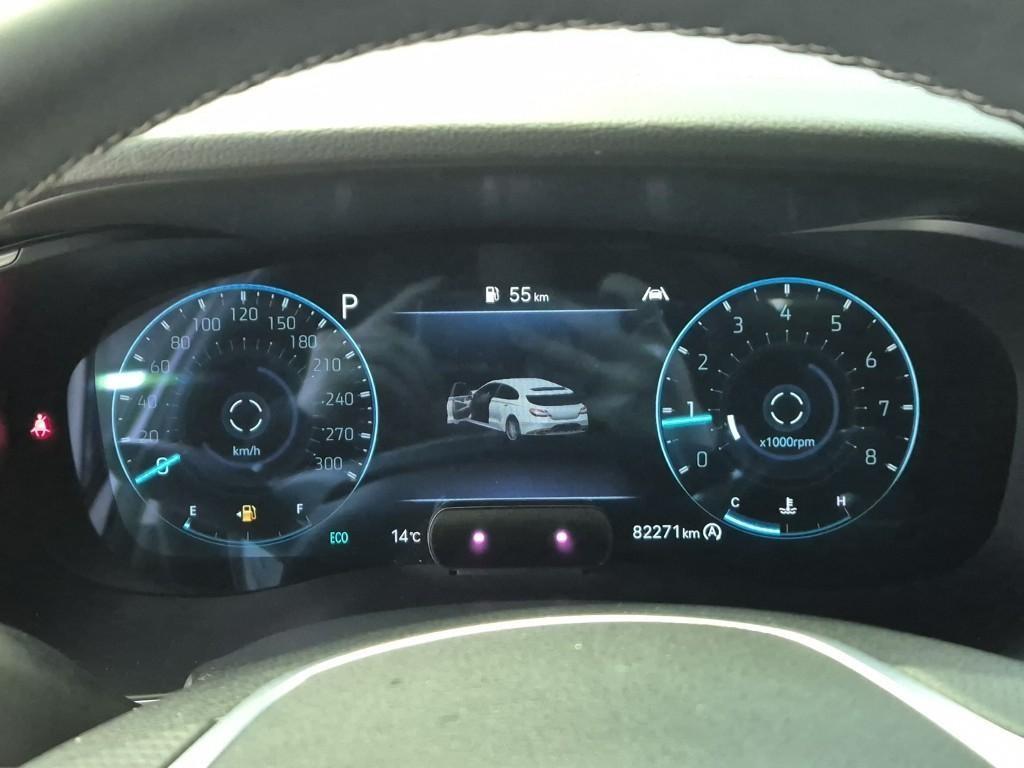 Genesis G70 - Vista 9