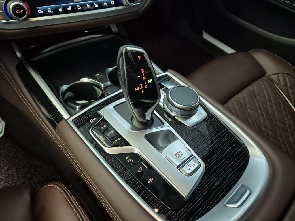 BMW 7 Series - Vista 8