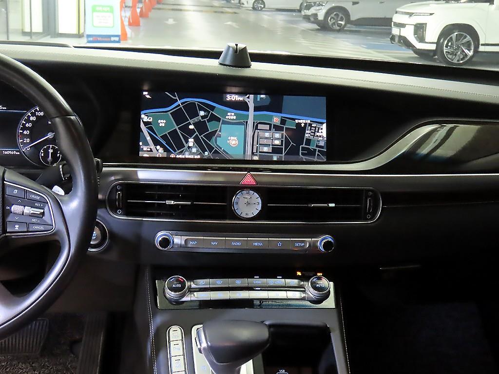 Genesis G90 - Vista 11