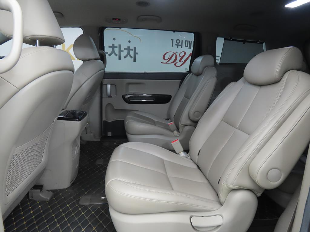 KIA Carnival - Vista 6