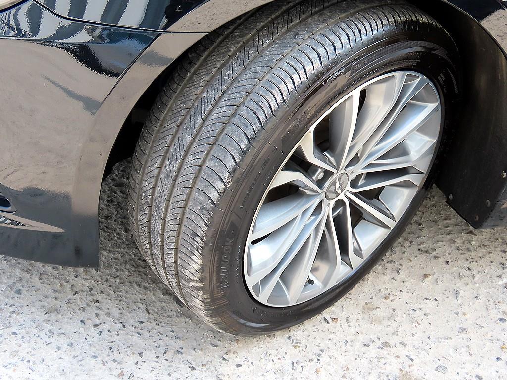 HYUNDAI Genesis - Vista 8