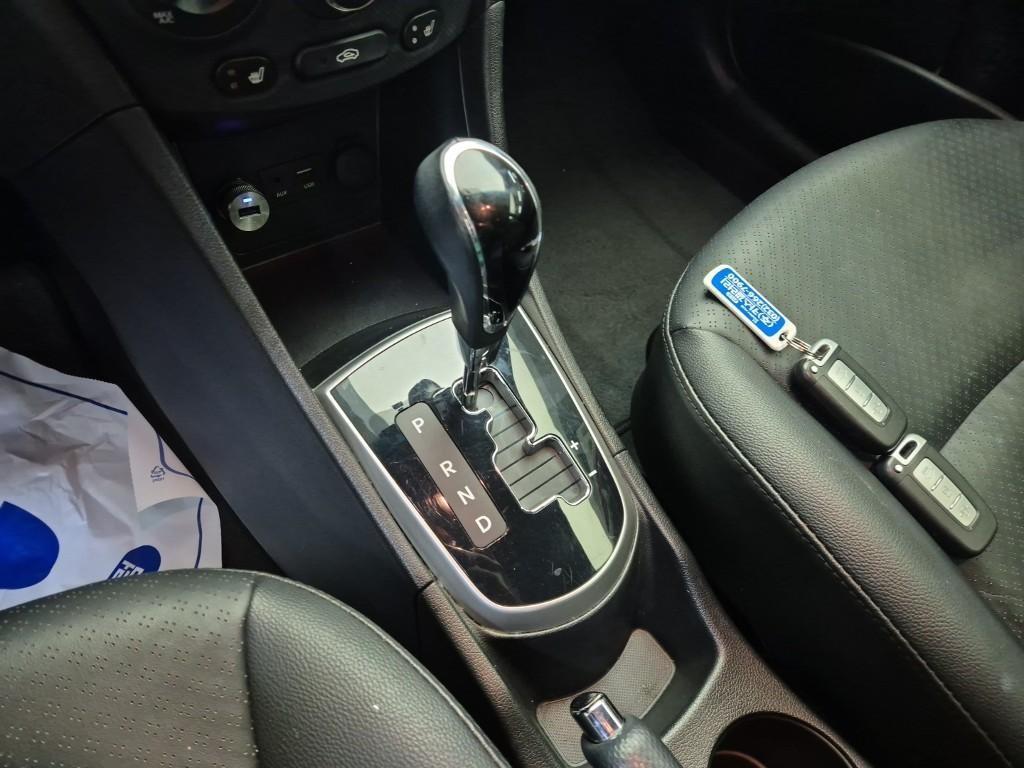 HYUNDAI Accent - Vista 8