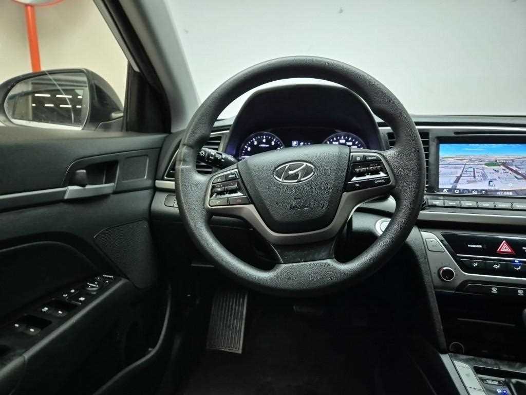 HYUNDAI Avante - Vista 9