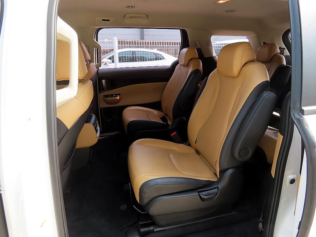 KIA Carnival - Vista 6