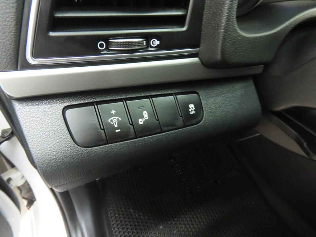 HYUNDAI Avante - Vista 10