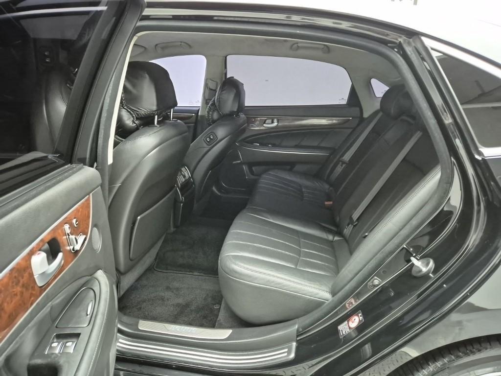 HYUNDAI Equus - Vista 12