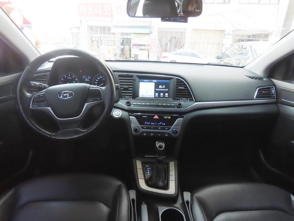 HYUNDAI Avante - Vista 7