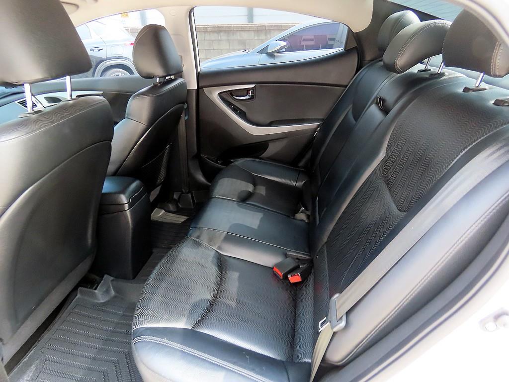 HYUNDAI Avante - Vista 6