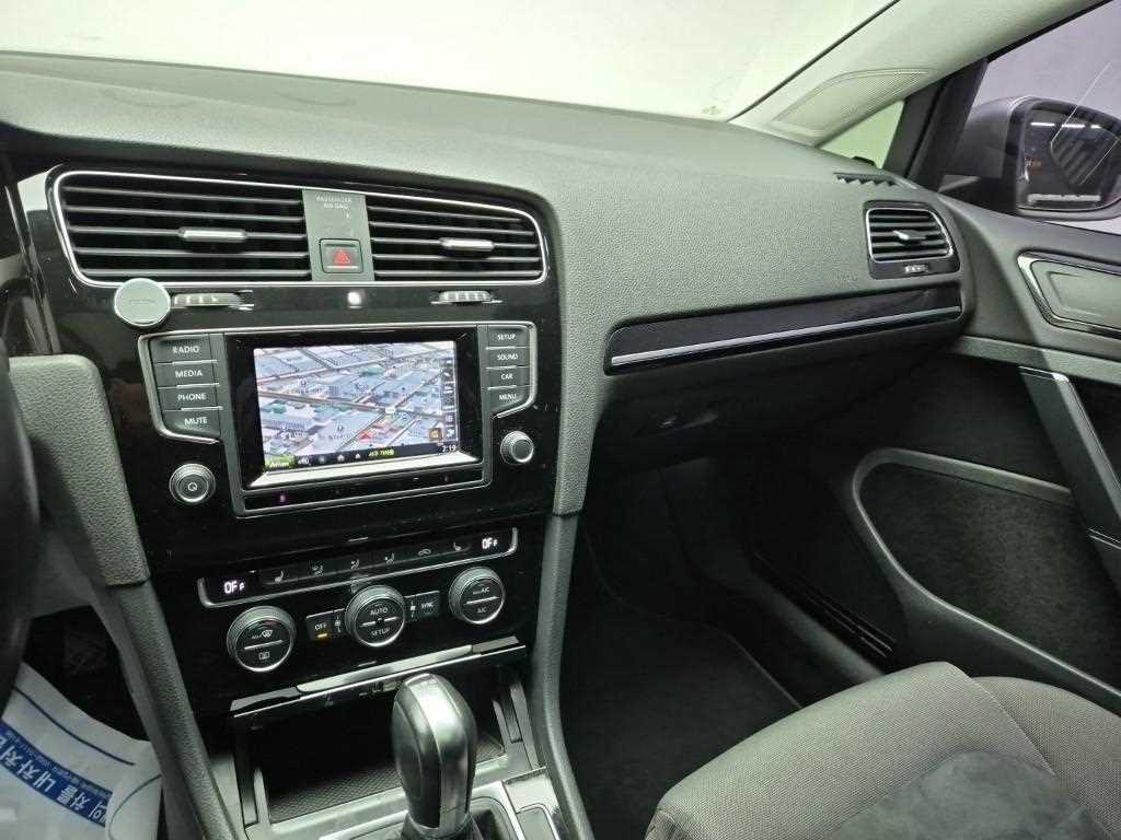 Volkswagen Golf - Vista 10