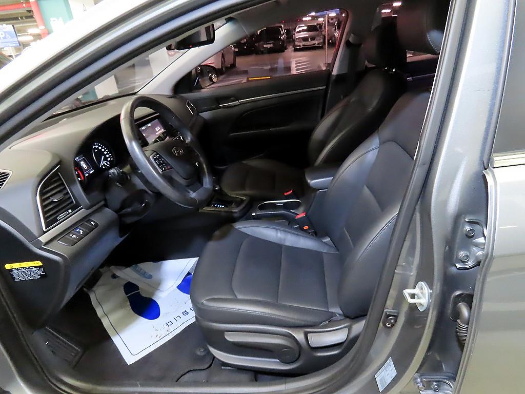 HYUNDAI Avante - Vista 6