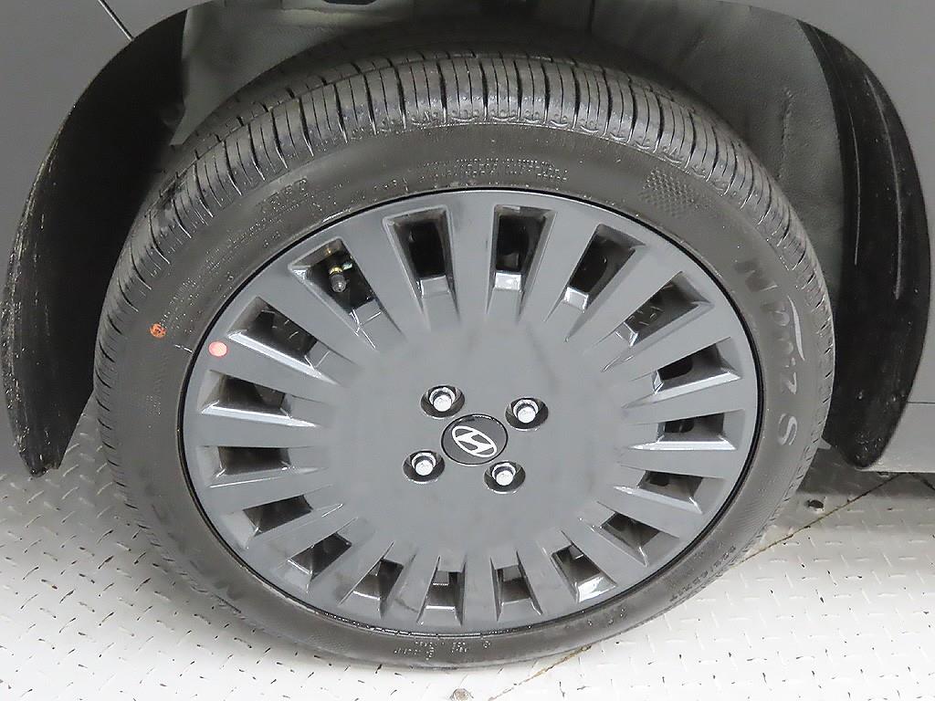 HYUNDAI Casper - Vista 9