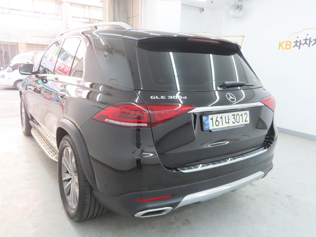 Mercedes Benz GLE Class - Vista 4