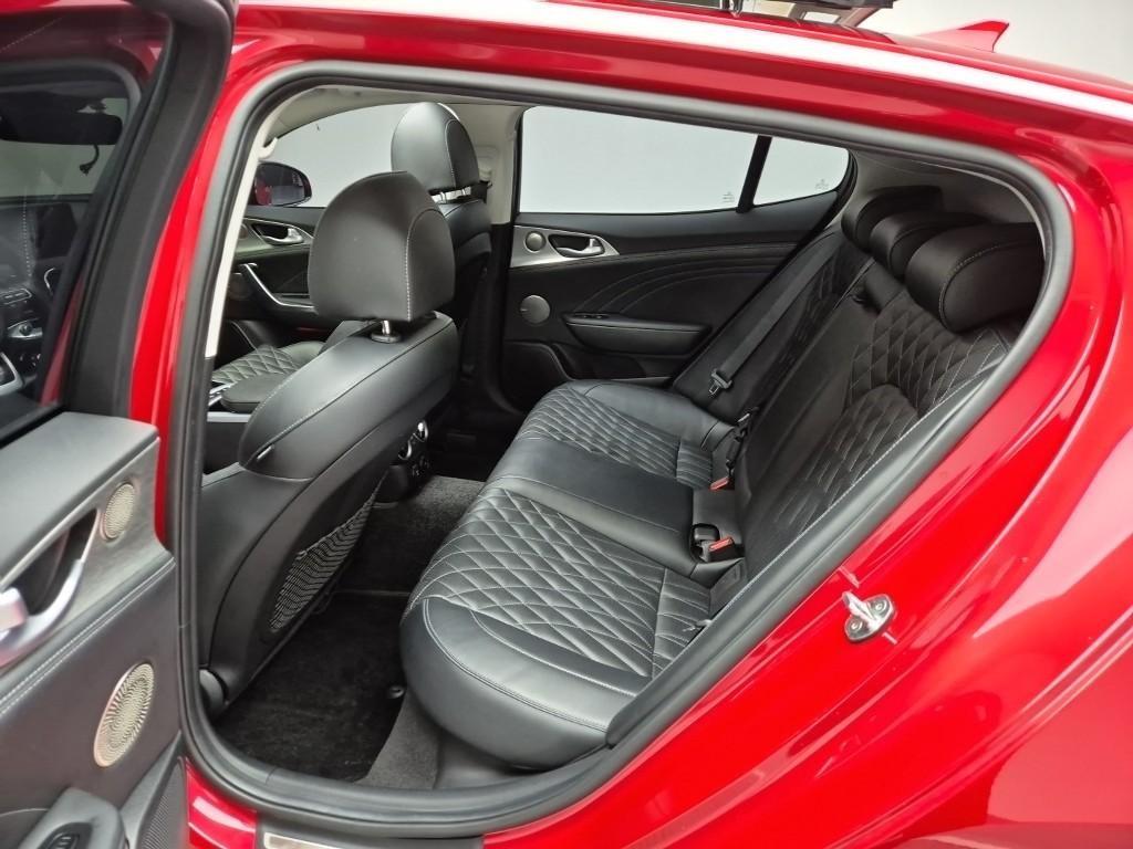 KIA Stinger - Vista 12