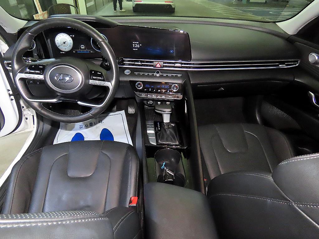 HYUNDAI Avante - Vista 10