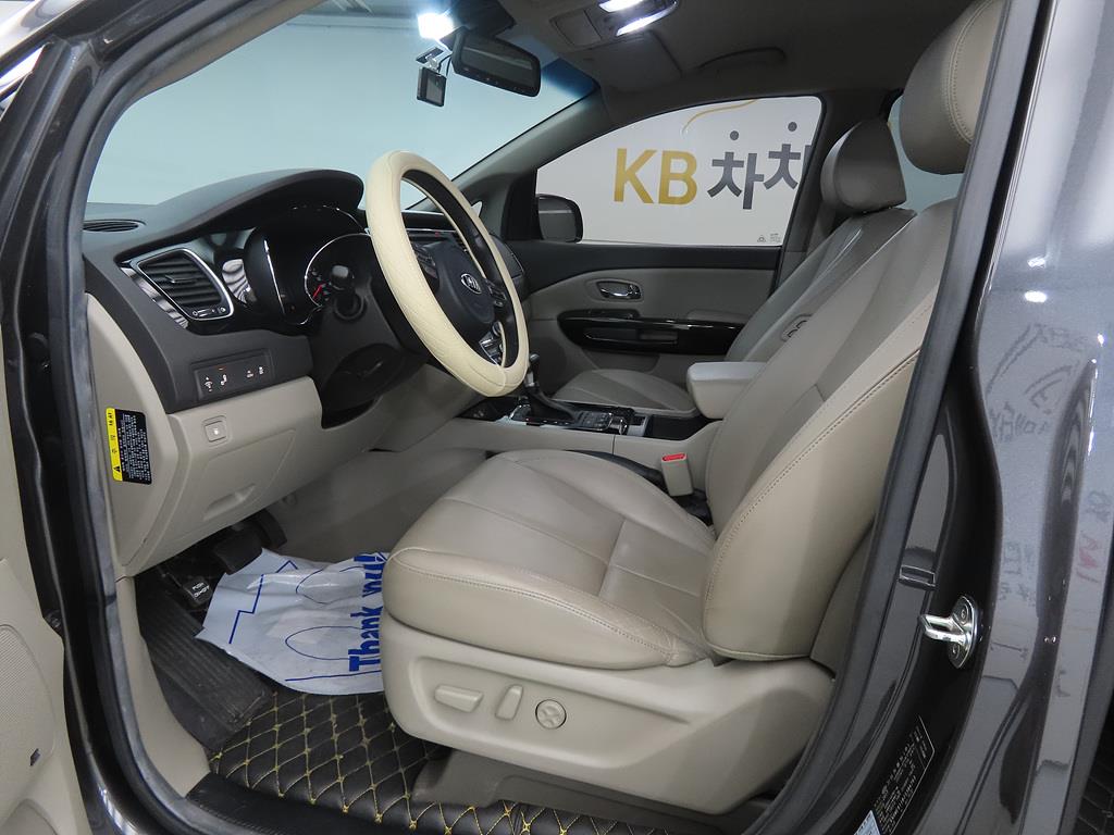 KIA Carnival - Vista 5