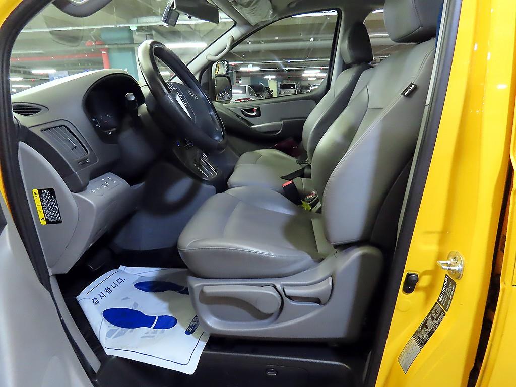 HYUNDAI Starex - Vista 6