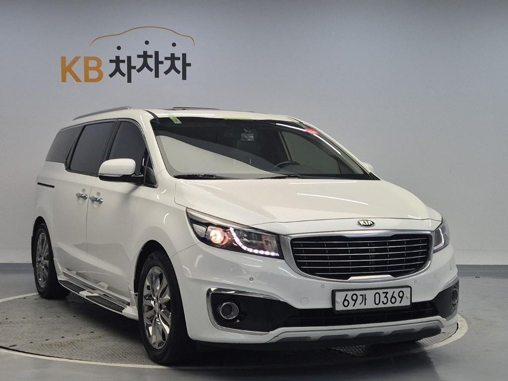 KIA Carnival - Vista 4