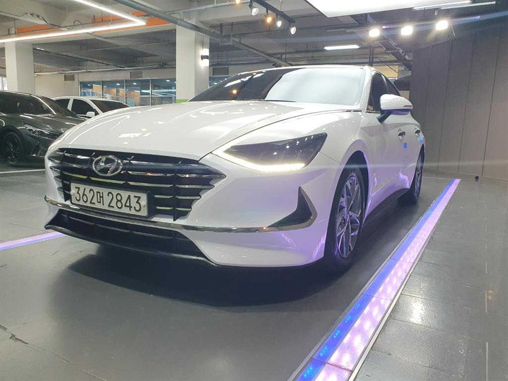 HYUNDAI Sonata - Vista 3