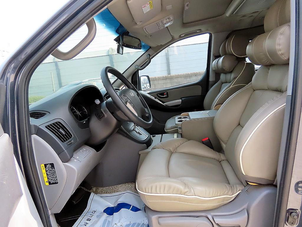 HYUNDAI Starex - Vista 5