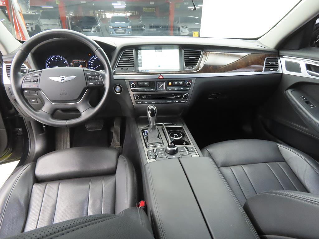 HYUNDAI Genesis - Vista 7