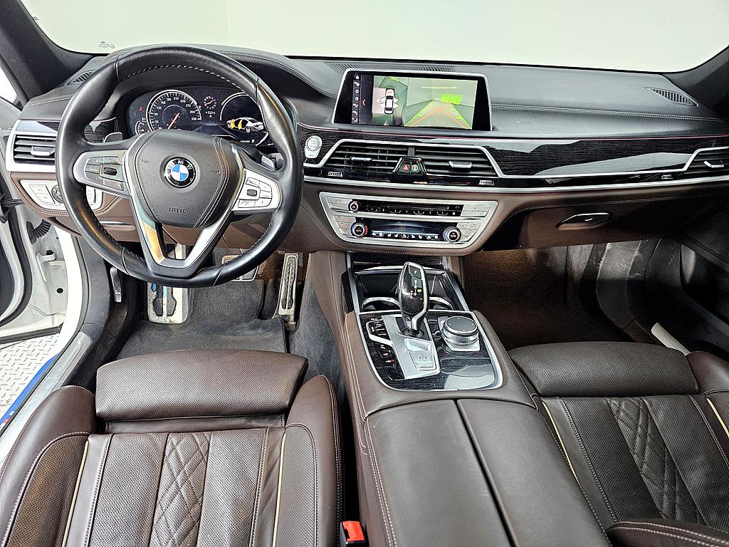 BMW 7 Series - Vista 5