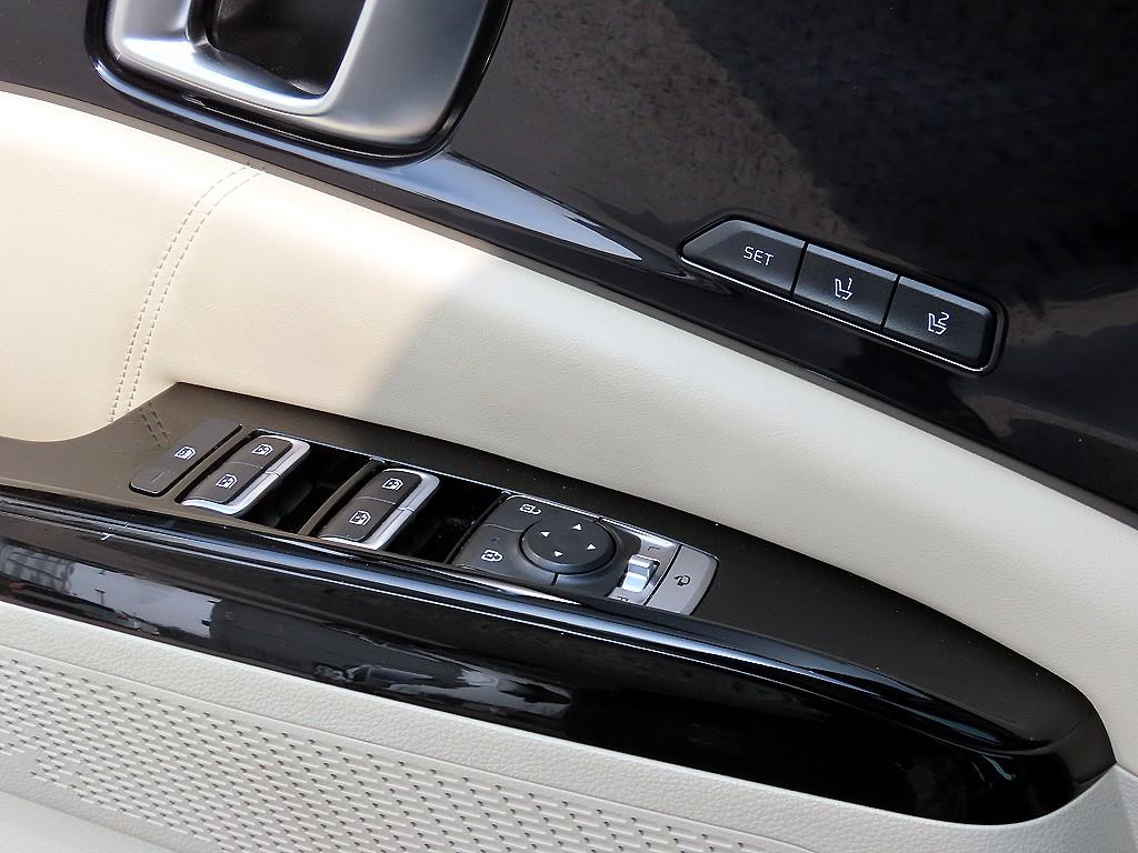 KIA Carnival - Vista 12