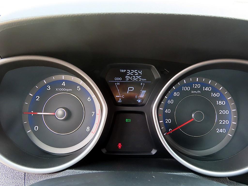 HYUNDAI Avante - Vista 8