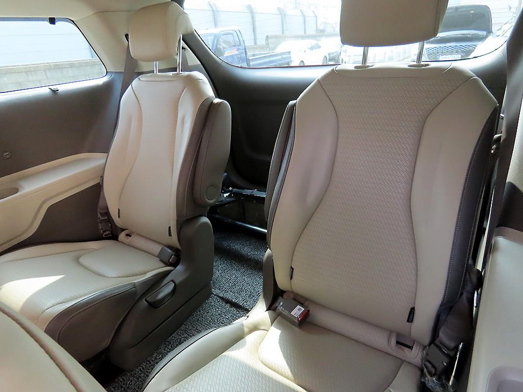 KIA Carnival - Vista 7