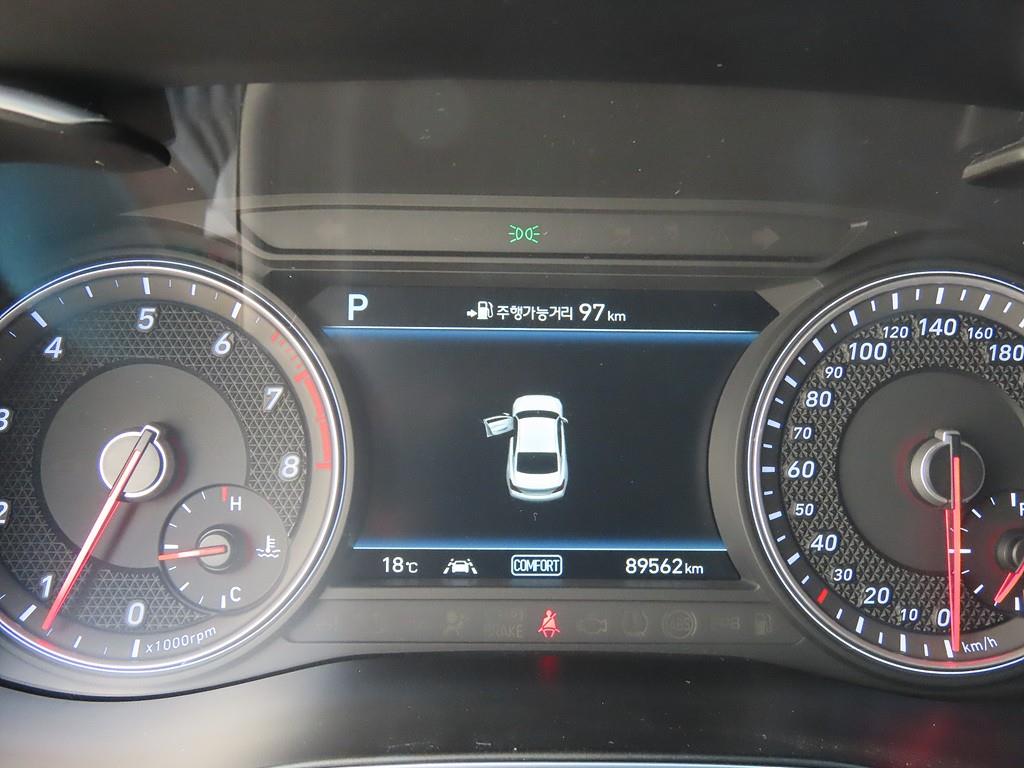 Genesis G70 - Vista 10
