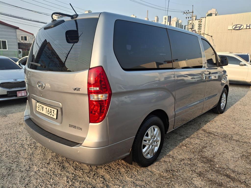 HYUNDAI Starex - Vista 4