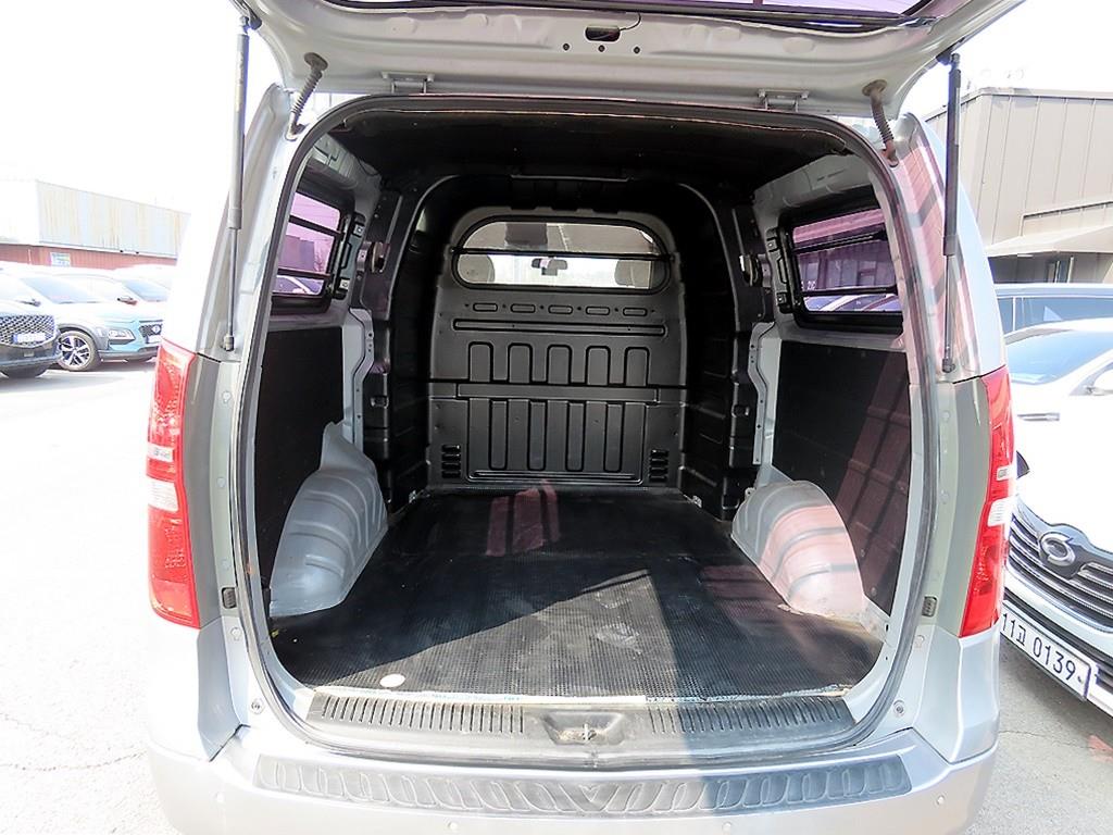 HYUNDAI Starex - Vista 4