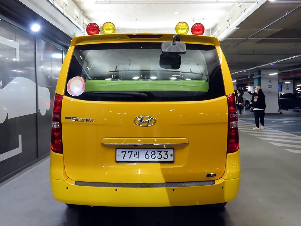 HYUNDAI Starex - Vista 5