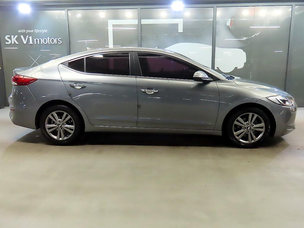 HYUNDAI Avante - Vista 3