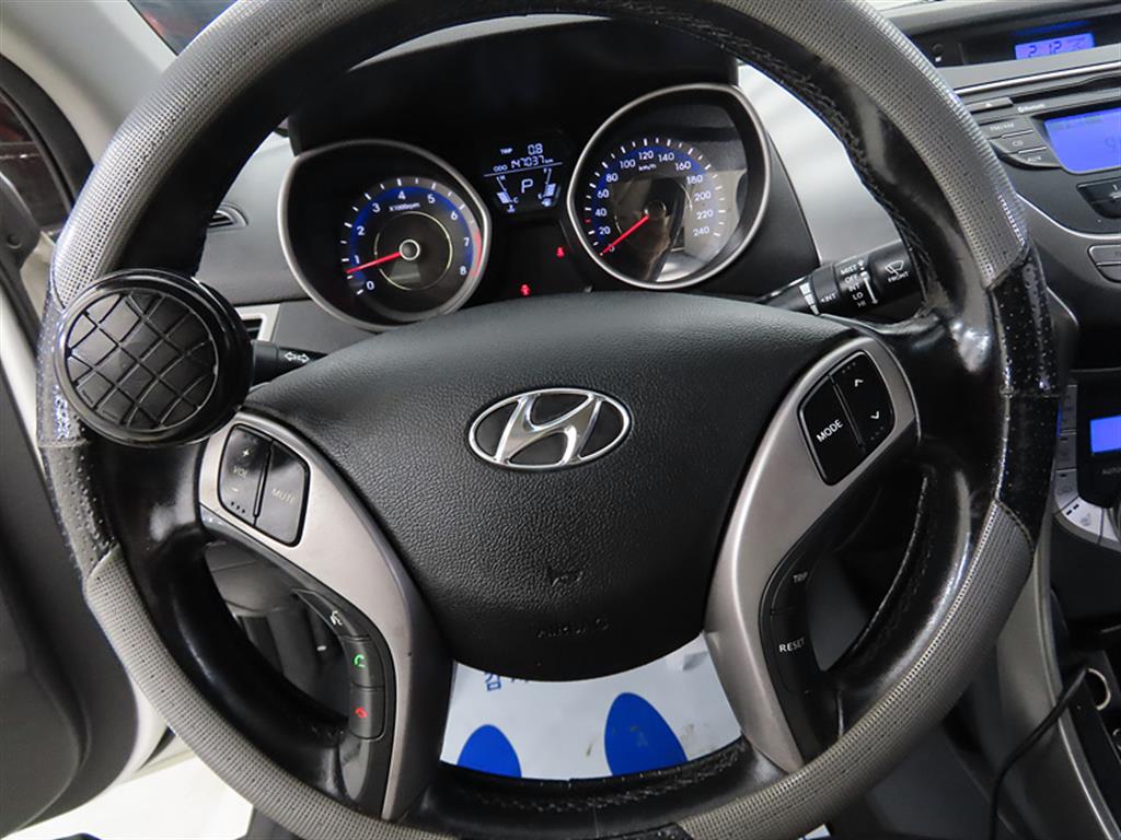 HYUNDAI Avante - Vista 8