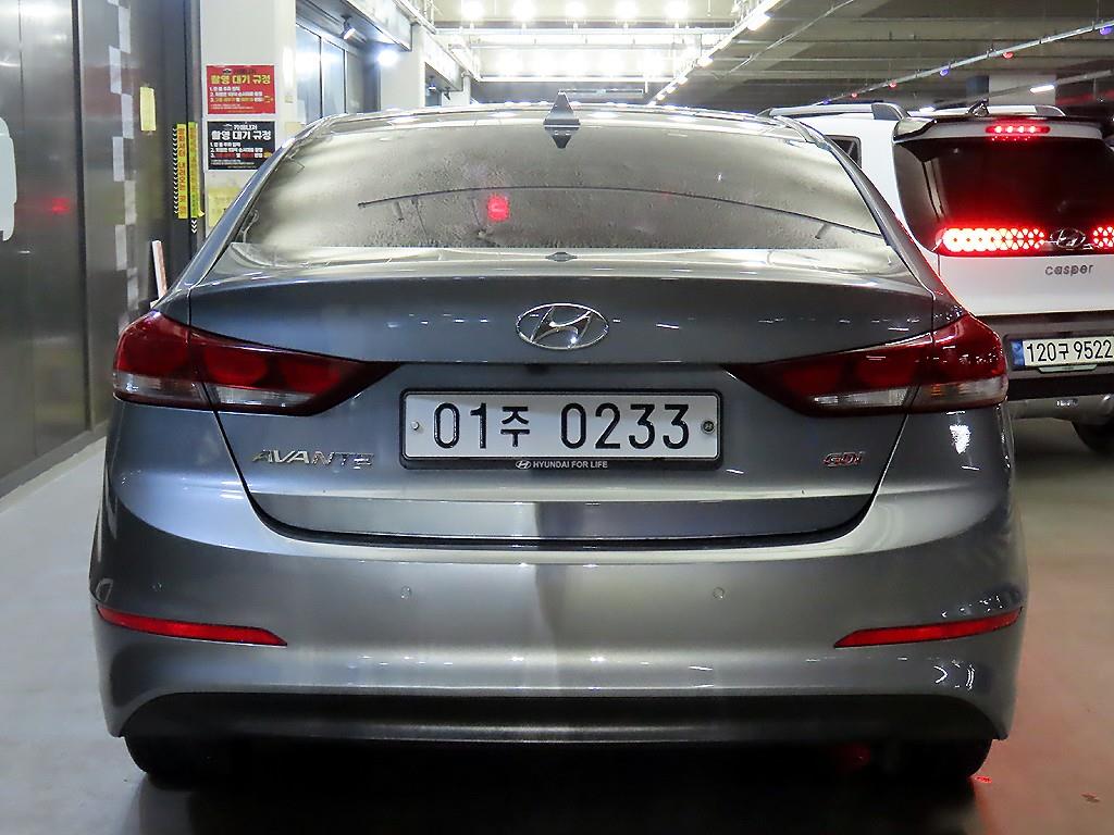 HYUNDAI Avante - Vista 5