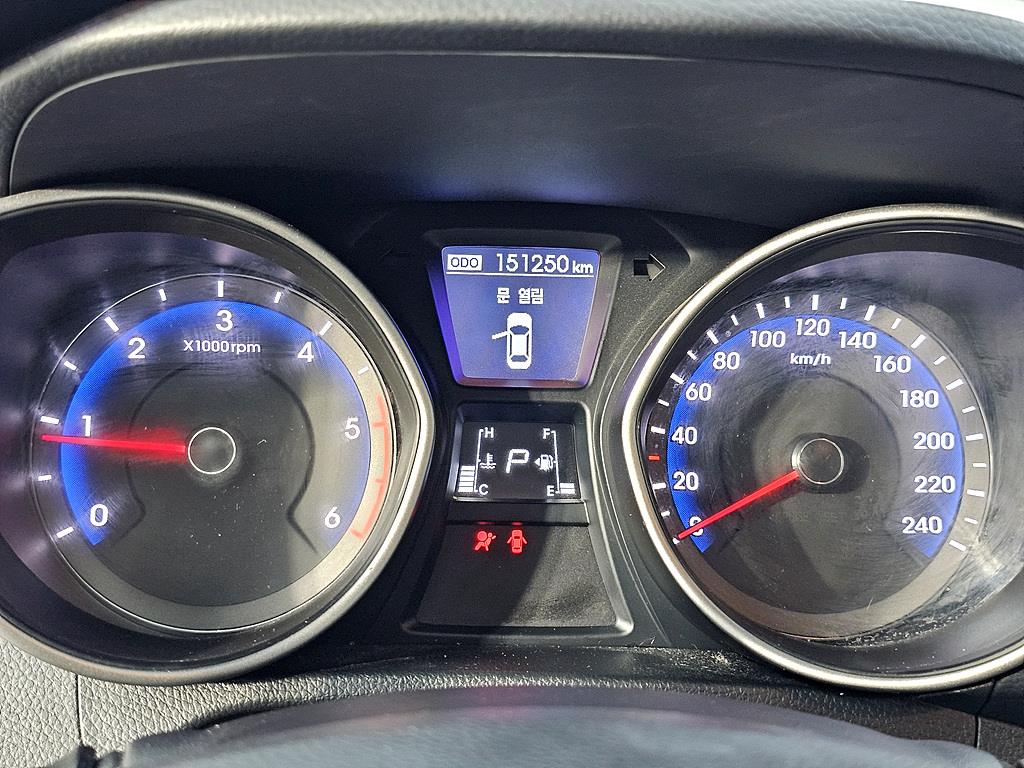 HYUNDAI i30 - Vista 7