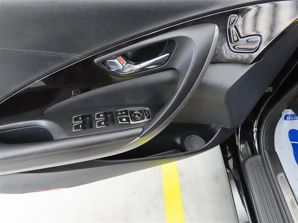 HYUNDAI Grandeur - Vista 12