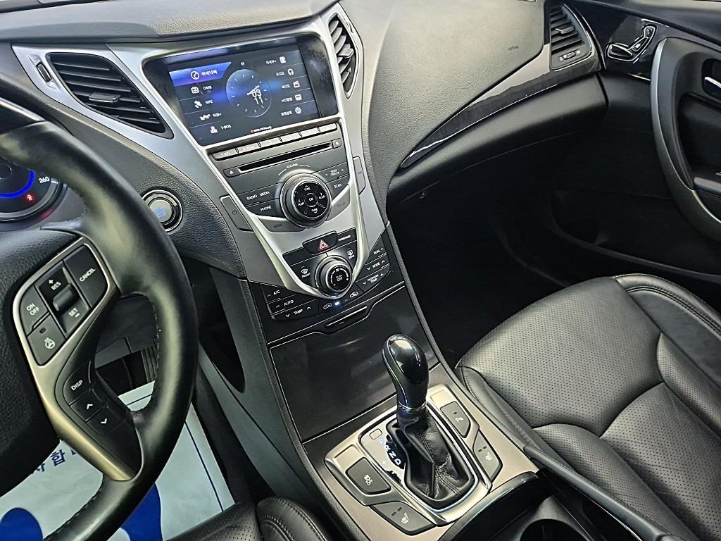 HYUNDAI Grandeur - Vista 10