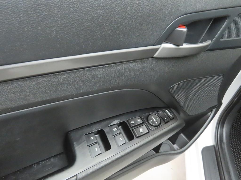 HYUNDAI Avante - Vista 9