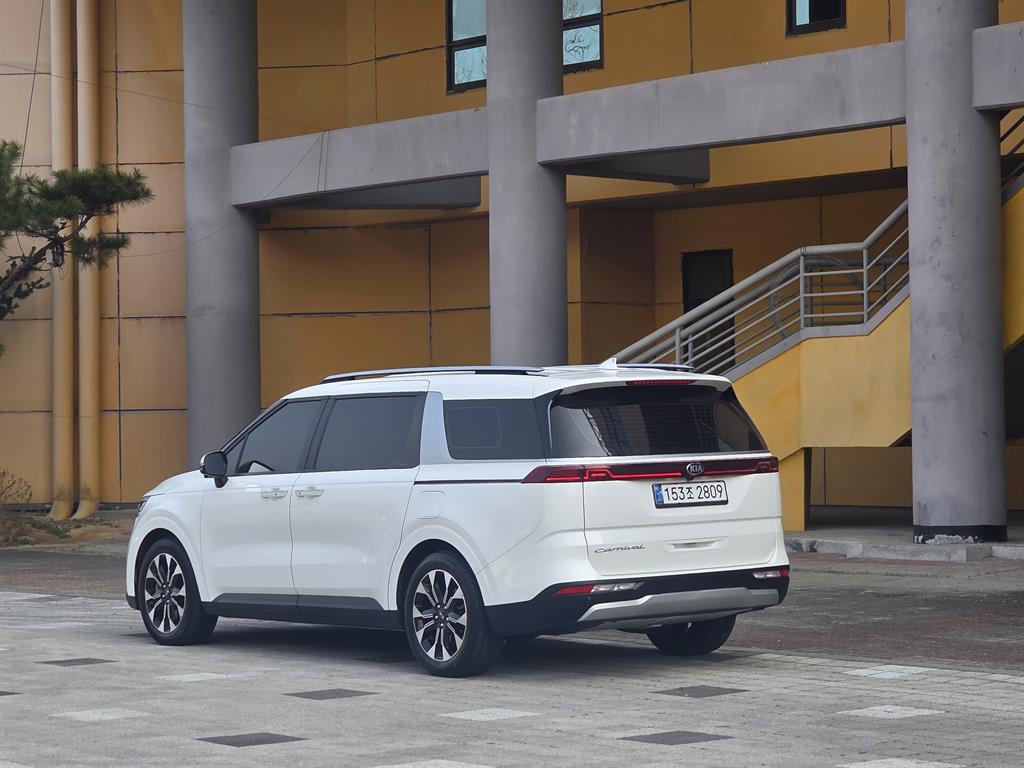 KIA Carnival - Vista 5