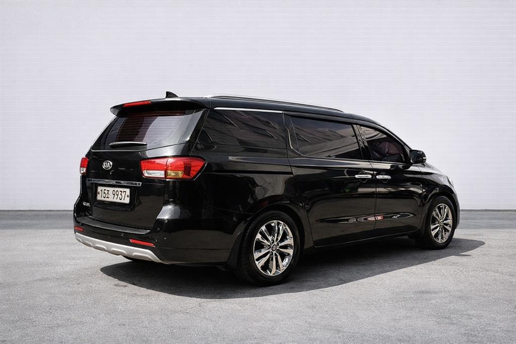 KIA Carnival - Vista 4