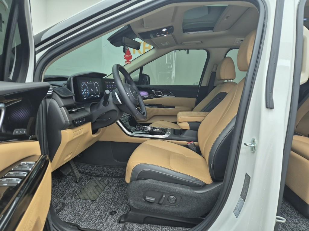 KIA Carnival - Vista 11