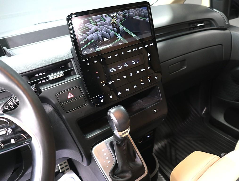 HYUNDAI Staria - Vista 11