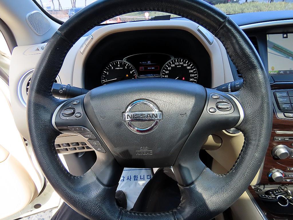 Nissan Pathfinder - Vista 8